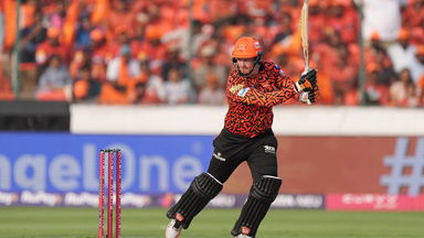 Heinrich Klaasen muscles his way to 34(14)