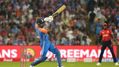 Hardik Pandya wows Pune with splendid 53(30)