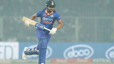 2x4: Iyer punishes Karunaratne’s short deliveries