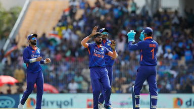 Hardik Pandya gets Head and Smith in quick succession