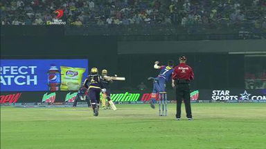 M28: DD vs KKR– Spectacular Catch –  Dinesh Karthik