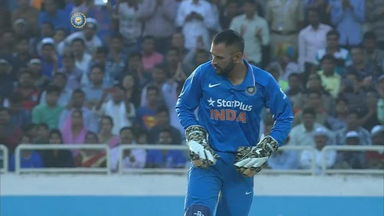 IND vs NZ 2016, 4th ODI: Marvellous MAHI's gloves do the talking