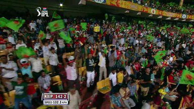 M63: RCB vs KXIP – Azhar Mahmood Wicket