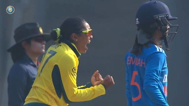 IND-W vs AUS-W 2023-24, 1st ODI: Fall of Wickets