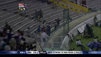 Q2: SRH vs KM – Thisara Perera Six