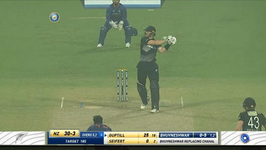 IND vs NZ 2021, 3RD T20I : Martin Guptill Six