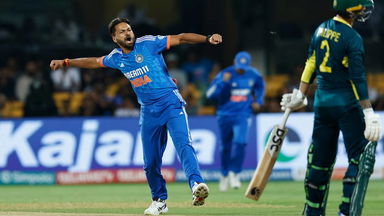 Mukesh Kumar shines with 3/32