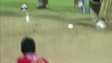 M60: KKR vs KXIP – Yusuf Pathan Six