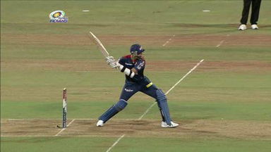 M10: MI vs DD – Ashish Nehra Wicket