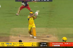 IPL 2025 M52: RCB vs CSK - MS Dhoni Six