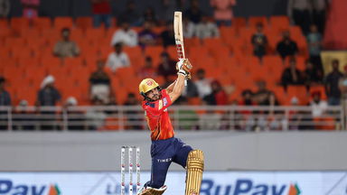 Ashutosh Sharma's fighting cameo of 33*(15)