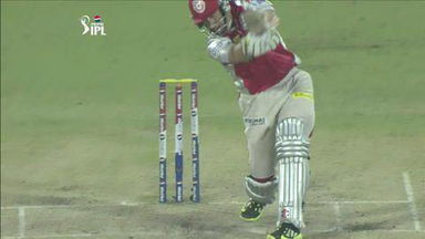 M32: DD vs KXIP – David Hussey Wicket