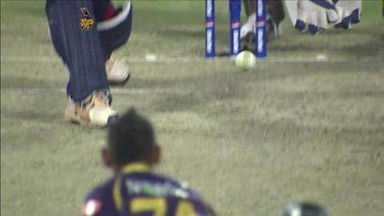 M1: KKR vs DD – Irfan Pathan Wicket
