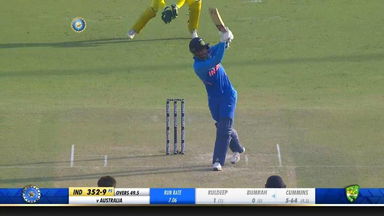 IND vs AUS 2019, 4th ODI: Jasprit Bumrah Six