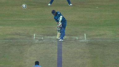 2ND T20I: IND vs SL – Sachithra Senanayake Wicket