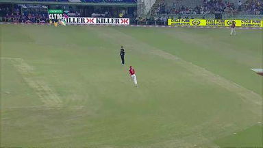 M2: KXIP vs HOB –  Shoaib Malik Wicket