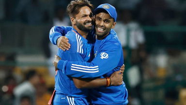 2 in 2: Mukesh's crucial couple of strikes to dismiss Short & Dwarshuis