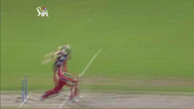 M11: RCB vs KKR –  Yuvraj Singh Wicket