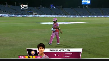 M01: Trailblazers vs Supernovas – Poonam Yadav Wicket