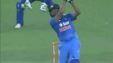 4TH ODI: IND vs SL – Rohit Sharma Six