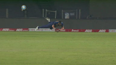 Hardik Pandya grabs a stunner