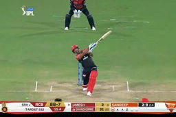 M11: SRH vs RCB – Umesh Yadav Six