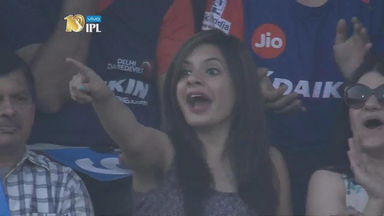 M18: DD vs KKR – Amazing Moments