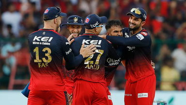 4 & OUT: Debutant Vijaykumar Vyshak claims his maiden IPL wicket