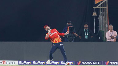 6 and OUT! Chahal, Maxwell end Head's heroics