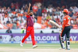 Dream start! Mohd. Shami picks up Abhishek, Head