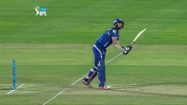 M37: MI vs SRH – Mitchell McClenaghan Wicket