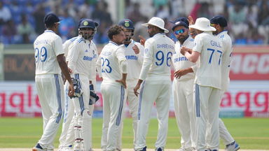 Kuldeep's breakthrough & Rajat's reflexes send Duckett back