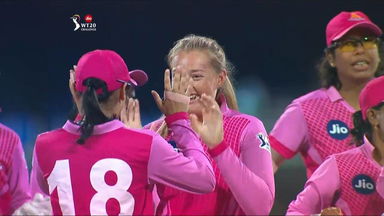 Final: Trailblazers vs Supernovas – Fall of Wickets