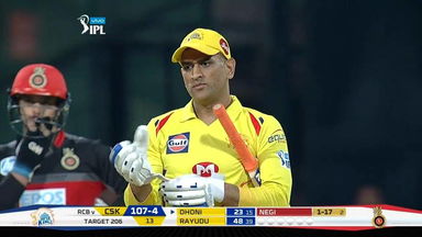 KING DHONI's match-winning 70*(34)