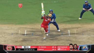 BOOM - Gayle sends one for a massive six