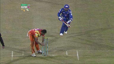 Q2: MI vs LIO –  Harbhajan Singh Wicket