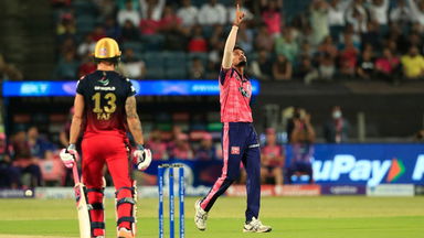 Faf & Maxwell OUT: Kuldeep Sen rocks RCB