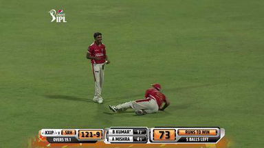 M9: KXIP vs SRH –  Bhuvneshwar Kumar Wicket
