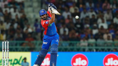 Prithvi Shaw's breezy 32(22)