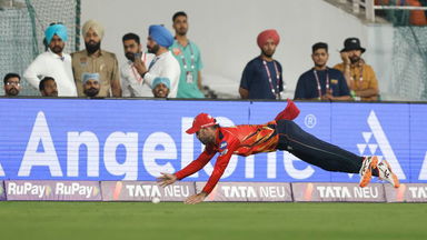 Superb chase, brilliant adjustment: Fielding brilliance ft. Maxwell & Shedge