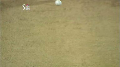 M56: MI vs RR – Michael Hussey Wicket