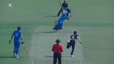 Syed Mushtaq Ali Trophy 2022 QF1 : Manoj Bhandage's falling one-handed six