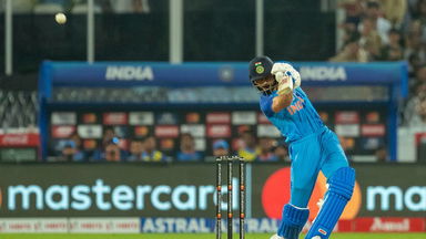 6+4 = Virat Kohli's two exquisite strokes to the fence