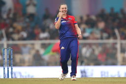 USA's Tara Norris impresses straightaway with two wickets in an over