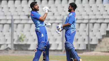 Last-ball four seals win for Mumbai