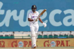 R Ashwin's fluent 61(82)