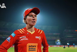 Beth Mooney on the art of wicketkeeping, ft. Sophie Devine