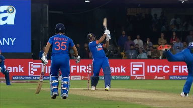6 & 4: Rohit gives brilliant start in Super Over 2