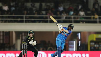 1 over, 4 fours - Deepti Sharma has Alana King thinking