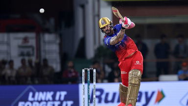 Faf du Plessis' aggressive 35(23)